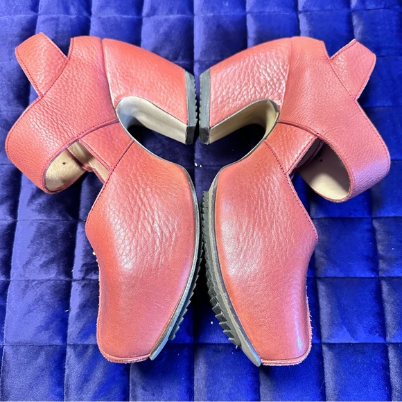 Fluevog Prepare Guide Platform Mary Jane Heel in Tomato 🍅 - Picture 12 of 16